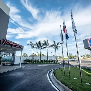 Отель Hampton By Hilton Santo Domingo Airport, Бока-Чика